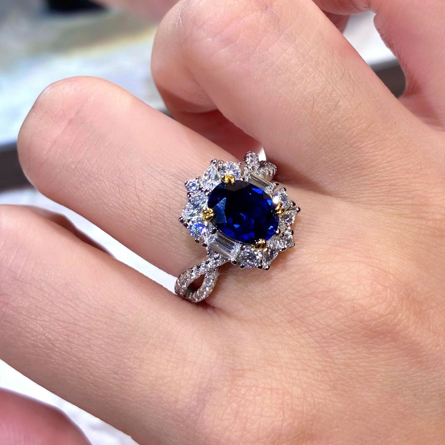 Back-cover Blue Spinel Color-changing Fully Diamond-encrusted Open Ring