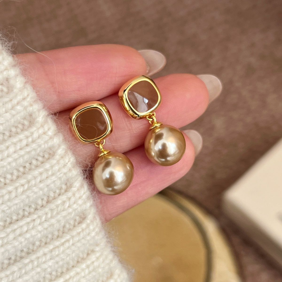 1 Pair French Vintage Square Pearl Brown Stud Earrings For Women, Chanel-Inspired Fall Winter Luxury Elegant Earrings