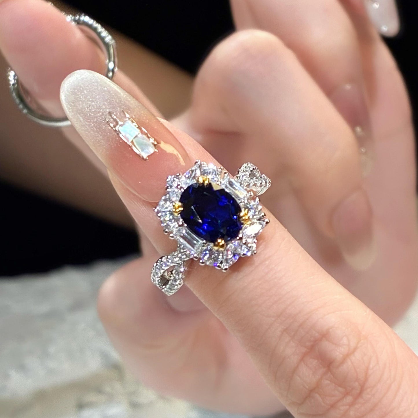 Back-cover Blue Spinel Color-changing Fully Diamond-encrusted Open Ring